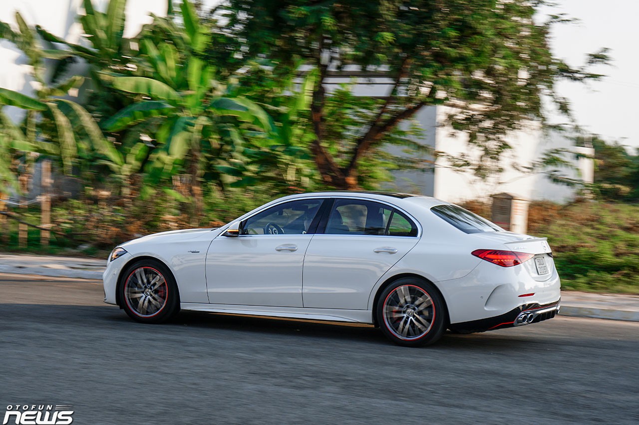 Mercedes-AMG C43: Cỗ máy F1 bên trong chiếc xe gia đình