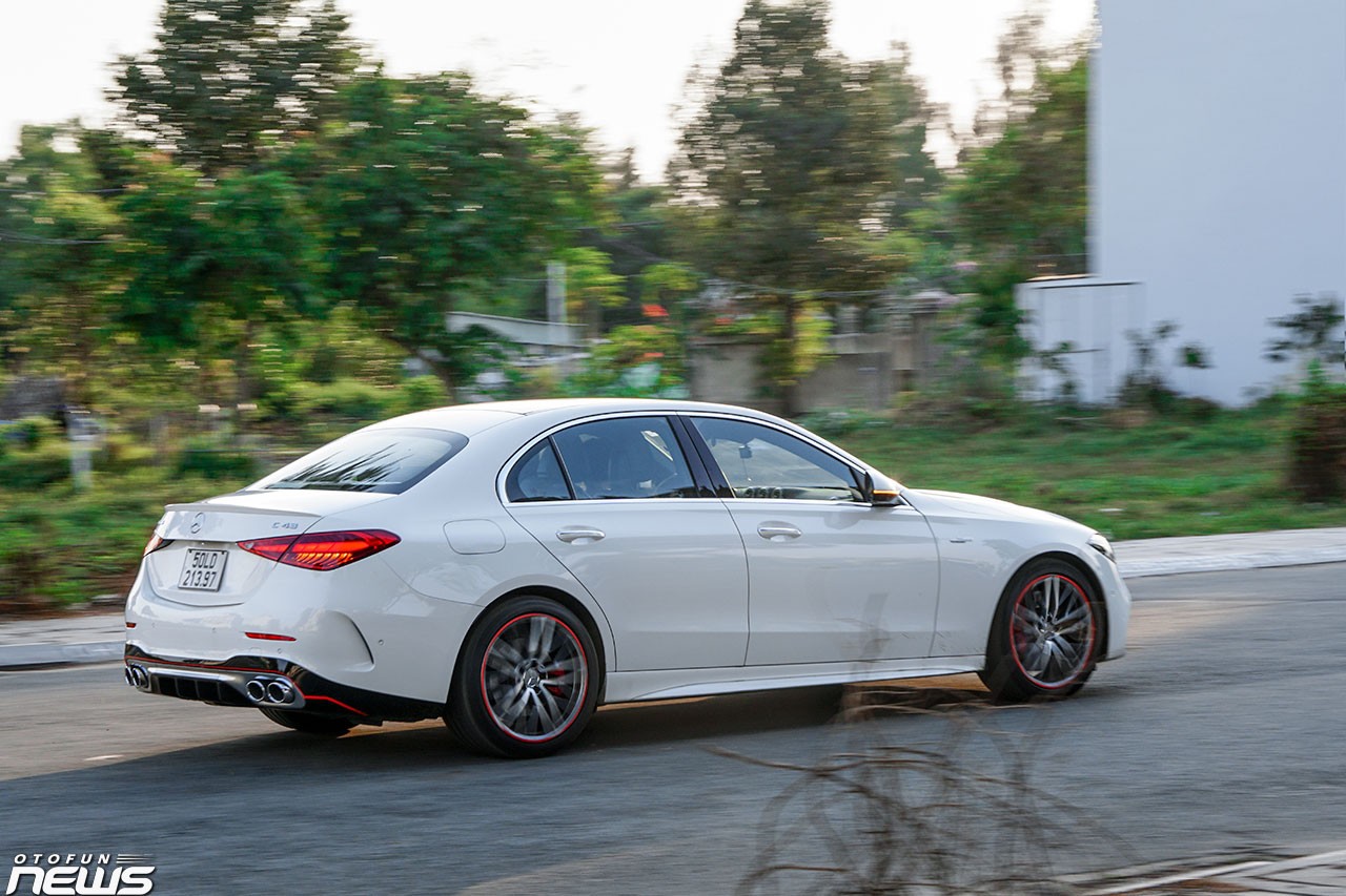 Mercedes-AMG C43: Cỗ máy F1 bên trong chiếc xe gia đình