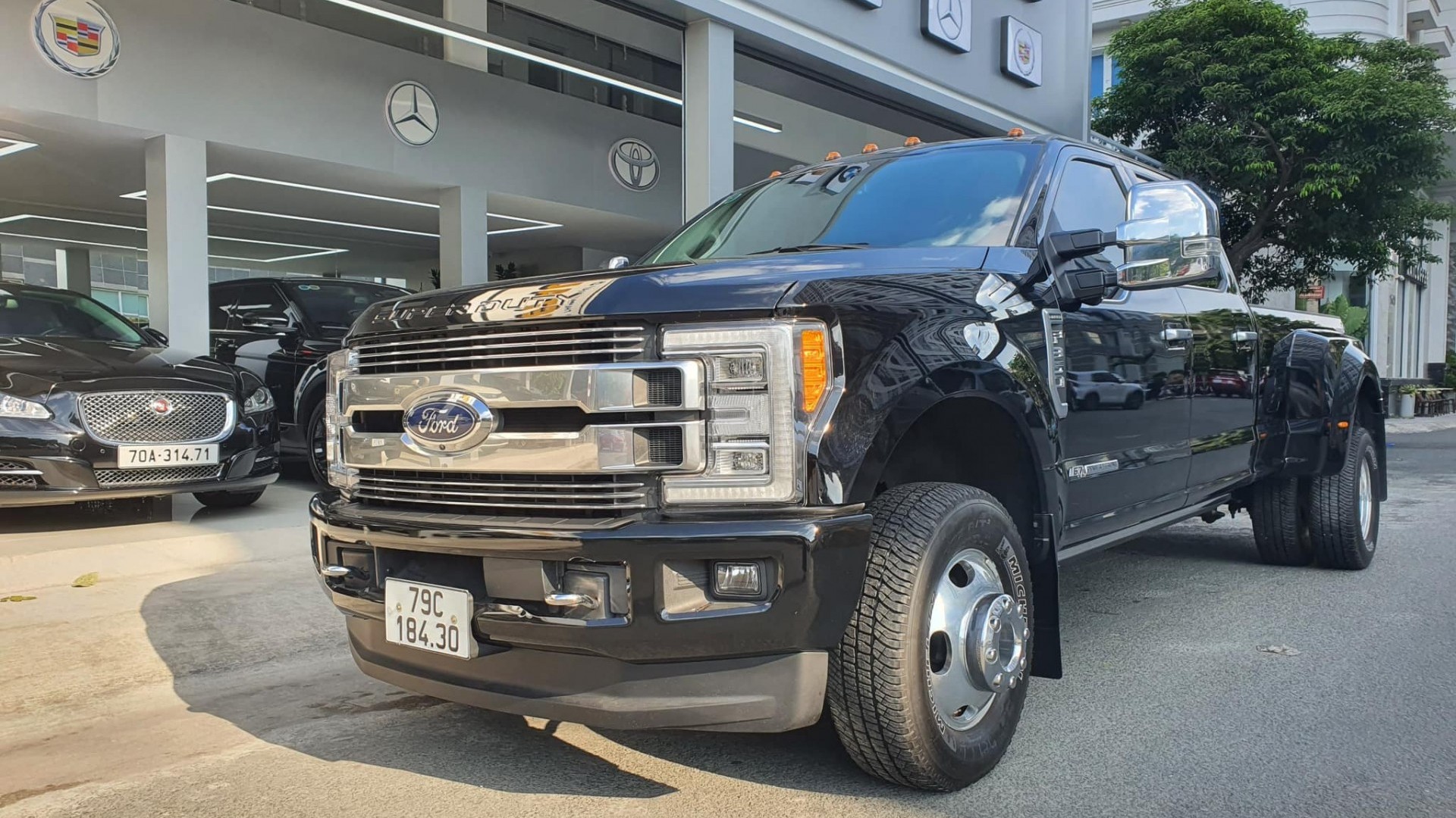 Ford F-350 độc nhất Việt Nam lên sàn xe cũ, giá rao bán gần 4,7 tỷ đồng