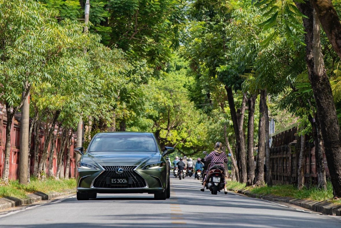 Lexus ES 300h – Sang trọng nhưng không phô trương