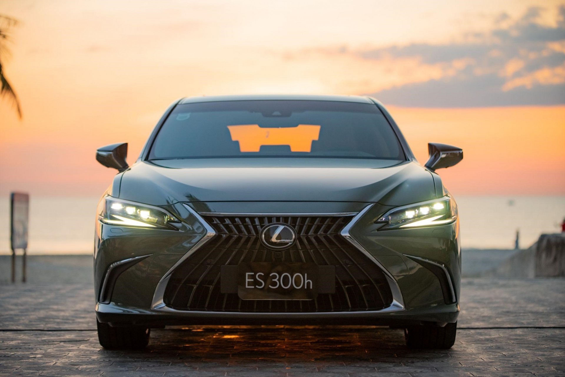 Lexus ES 300h – Sang trọng nhưng không phô trương