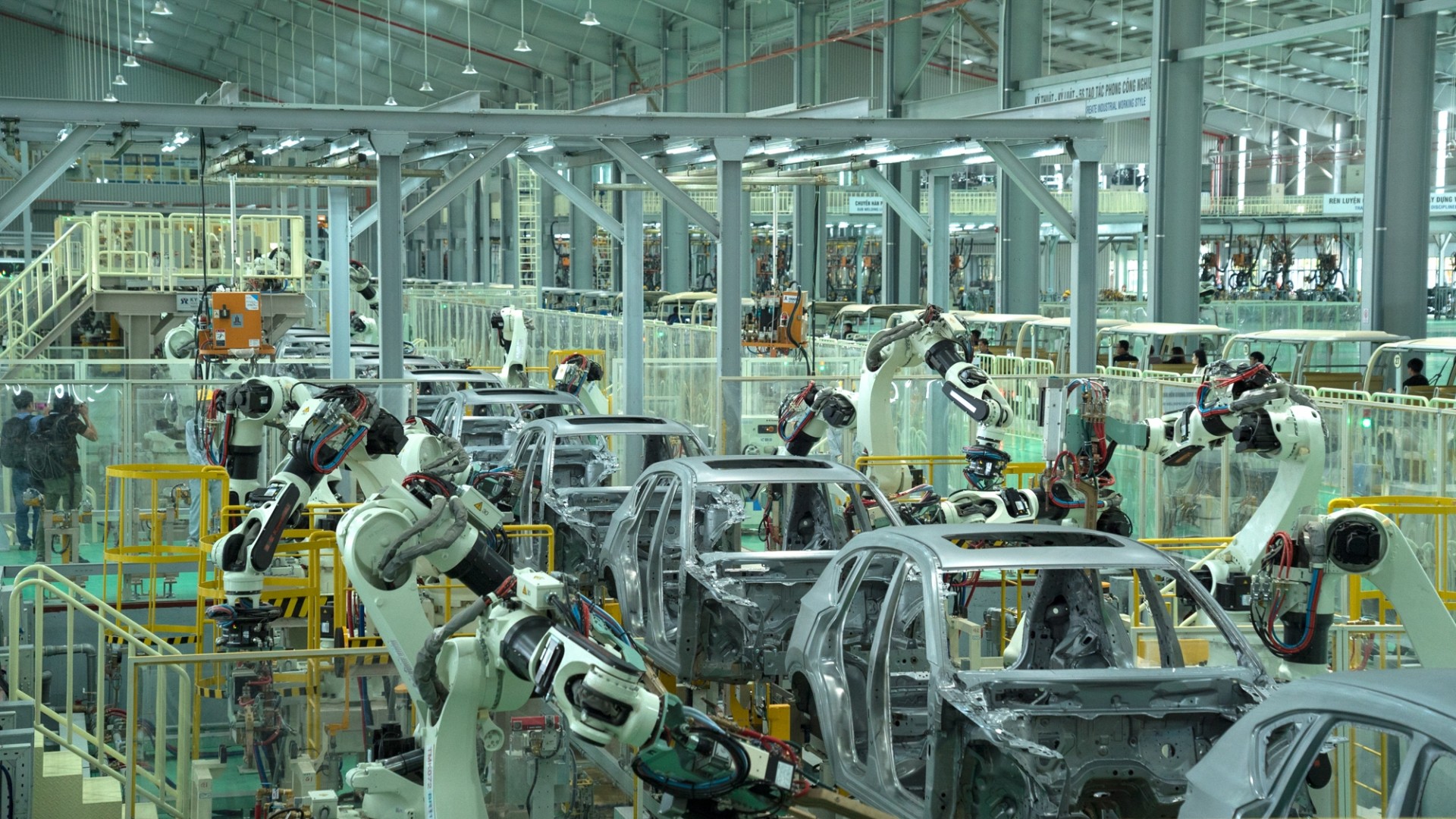 Vì sao THACO, VinFast, TC Group muốn giữ điều kiện sản xuất ô tô?