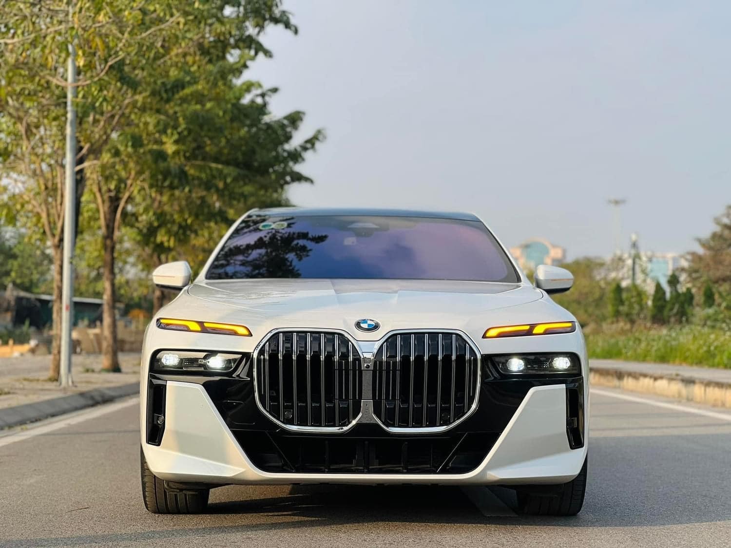 Chỉ sau 3 tháng lăn bánh, BMW 7-Series 2023 siêu lướt lỗ 600 triệu đồng