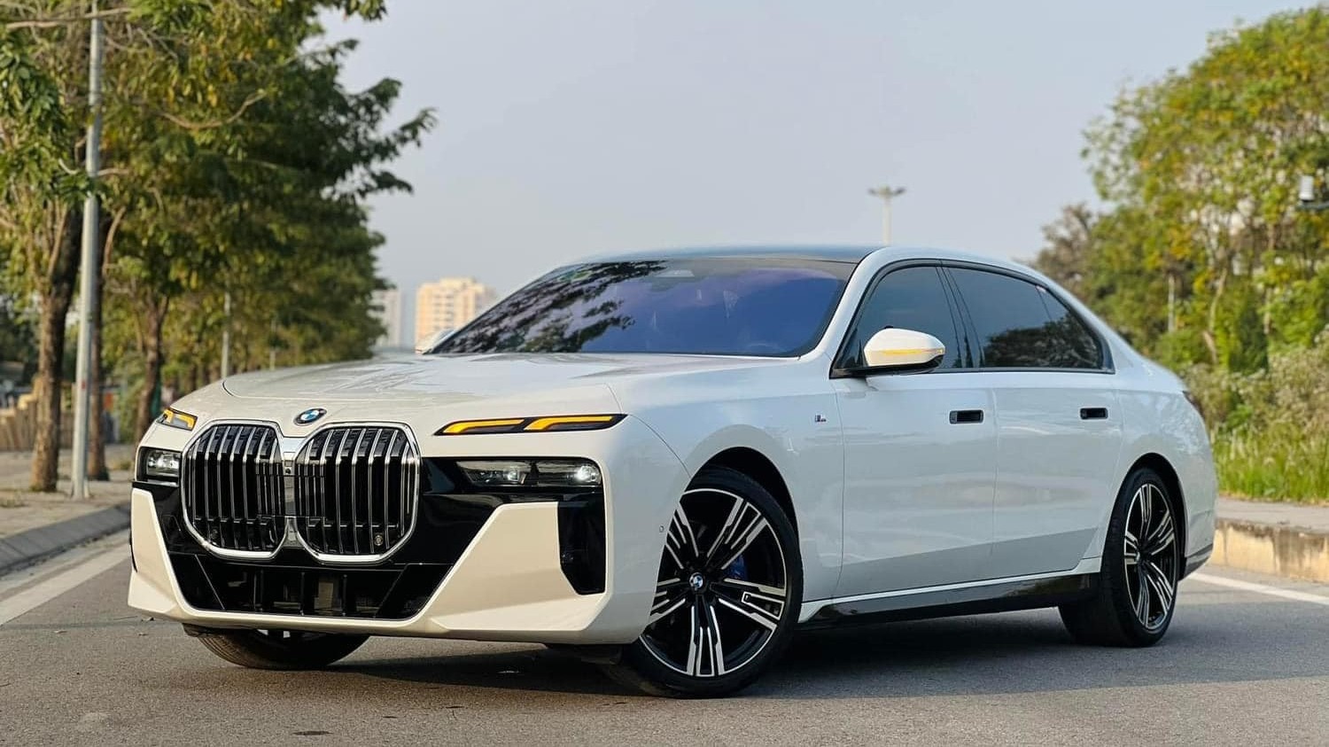 Chỉ sau 3 tháng lăn bánh, BMW 7-Series 2023 siêu lướt lỗ 600 triệu đồng
