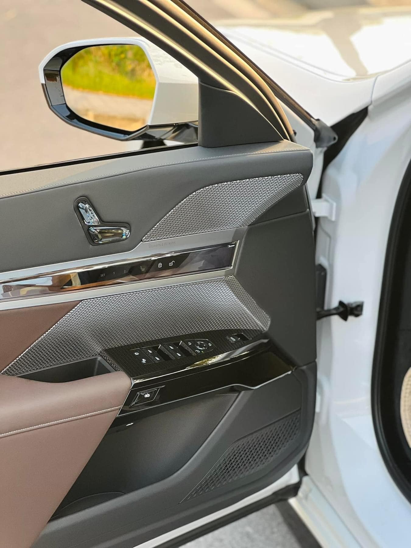 Chỉ sau 3 tháng lăn bánh, BMW 7-Series 2023 siêu lướt lỗ 600 triệu đồng