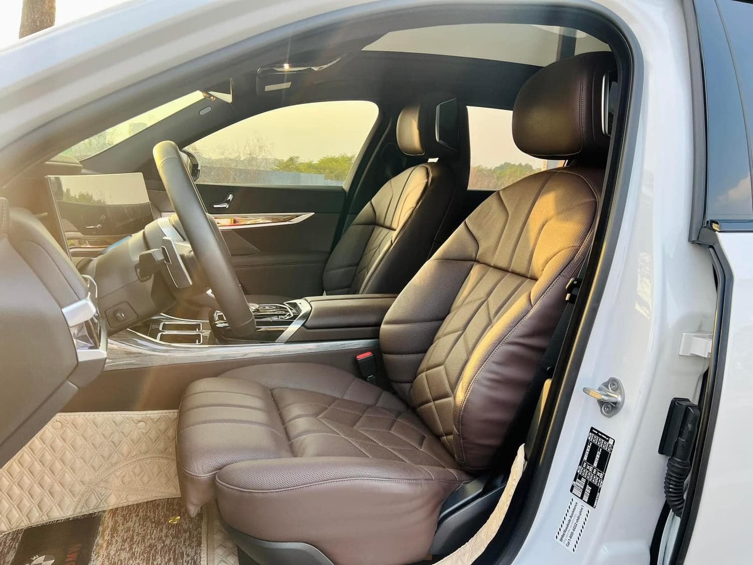 Chỉ sau 3 tháng lăn bánh, BMW 7-Series 2023 siêu lướt lỗ 600 triệu đồng