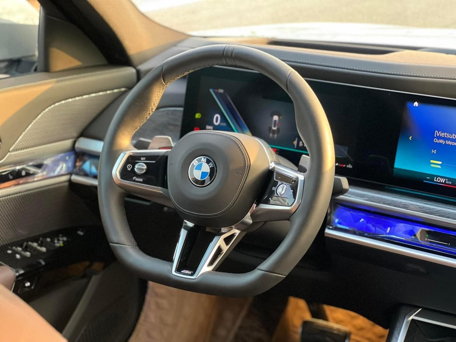Chỉ sau 3 tháng lăn bánh, BMW 7-Series 2023 siêu lướt lỗ 600 triệu đồng