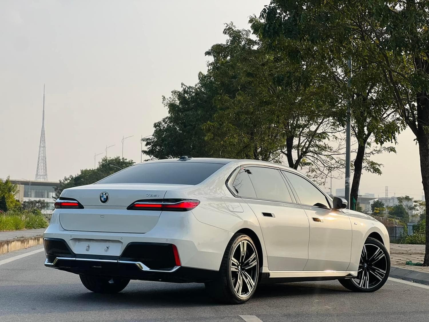 Chỉ sau 3 tháng lăn bánh, BMW 7-Series 2023 siêu lướt lỗ 600 triệu đồng
