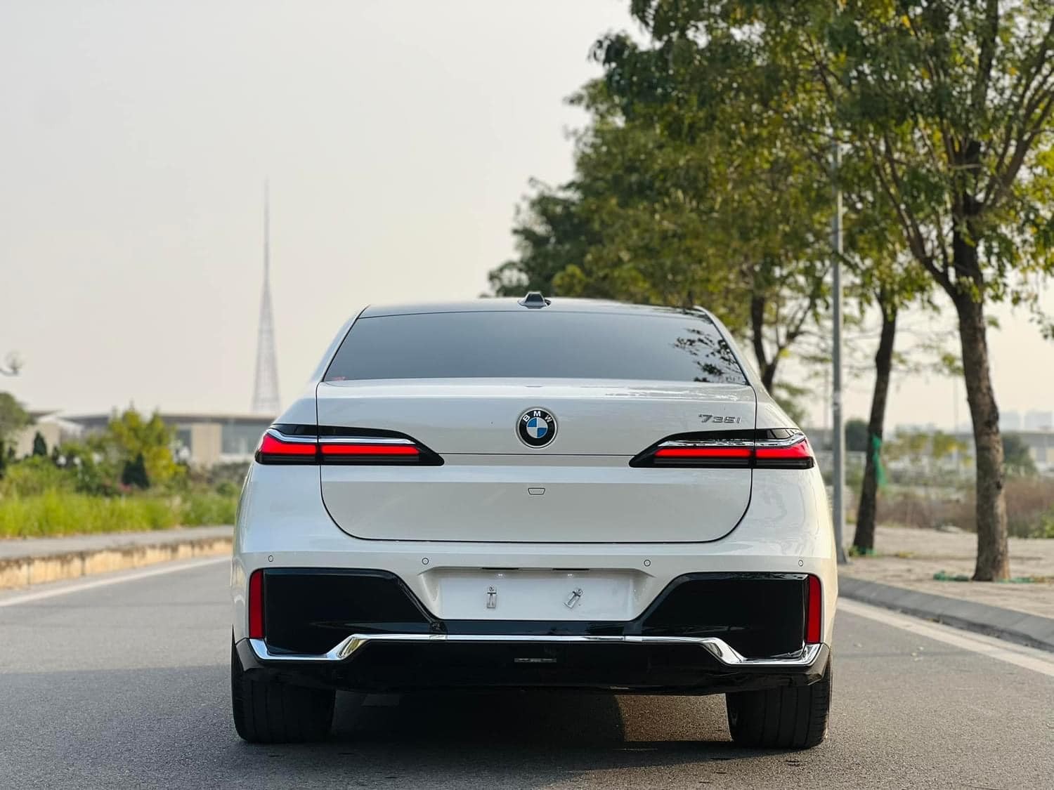 Chỉ sau 3 tháng lăn bánh, BMW 7-Series 2023 siêu lướt lỗ 600 triệu đồng