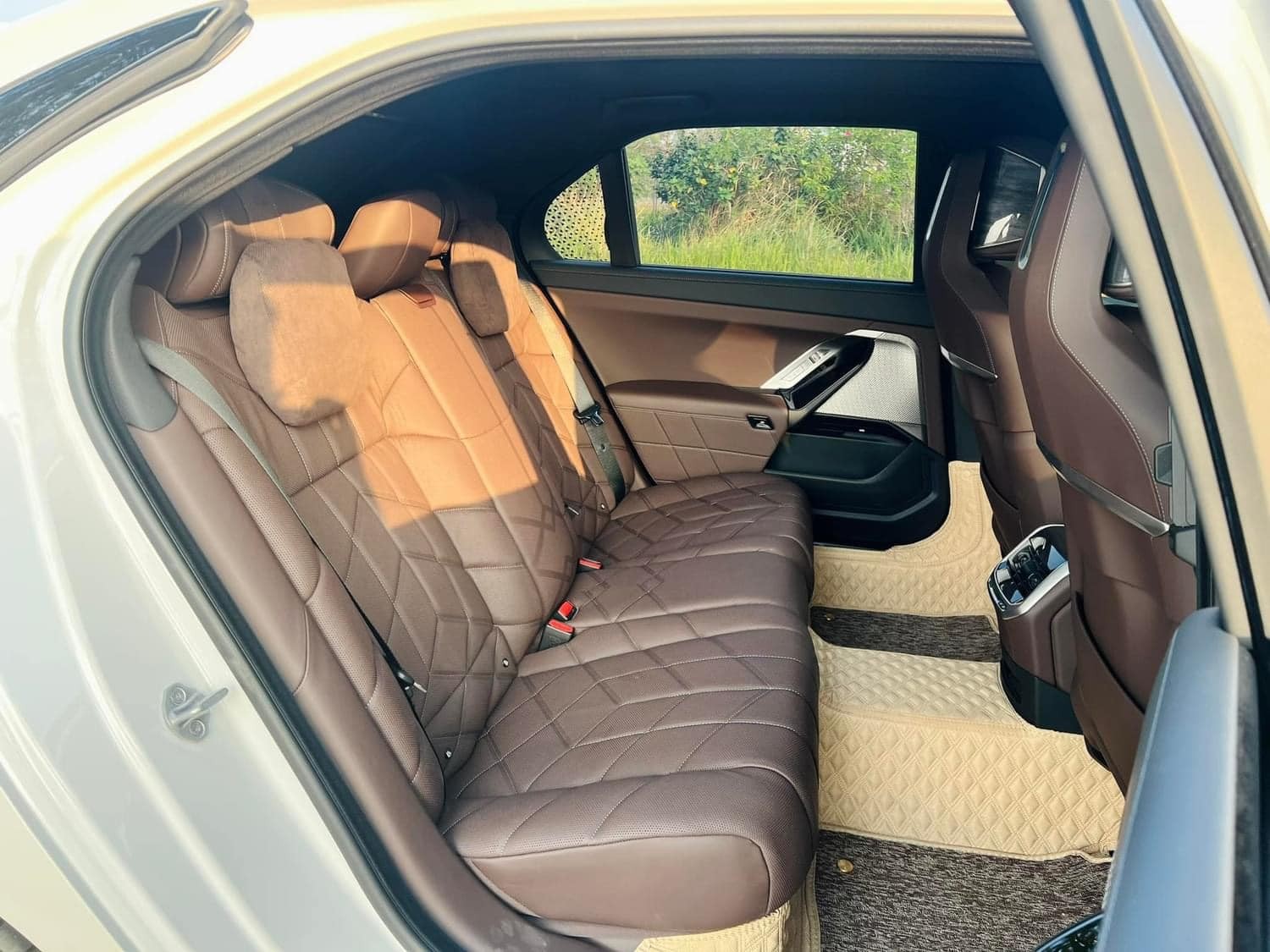 Chỉ sau 3 tháng lăn bánh, BMW 7-Series 2023 siêu lướt lỗ 600 triệu đồng