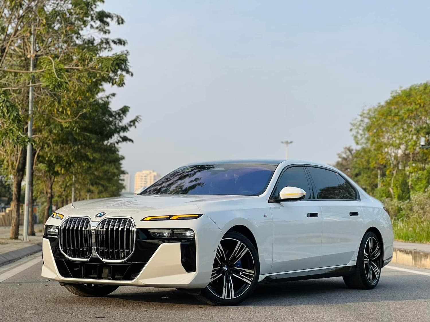 Chỉ sau 3 tháng lăn bánh, BMW 7-Series 2023 siêu lướt lỗ 600 triệu đồng