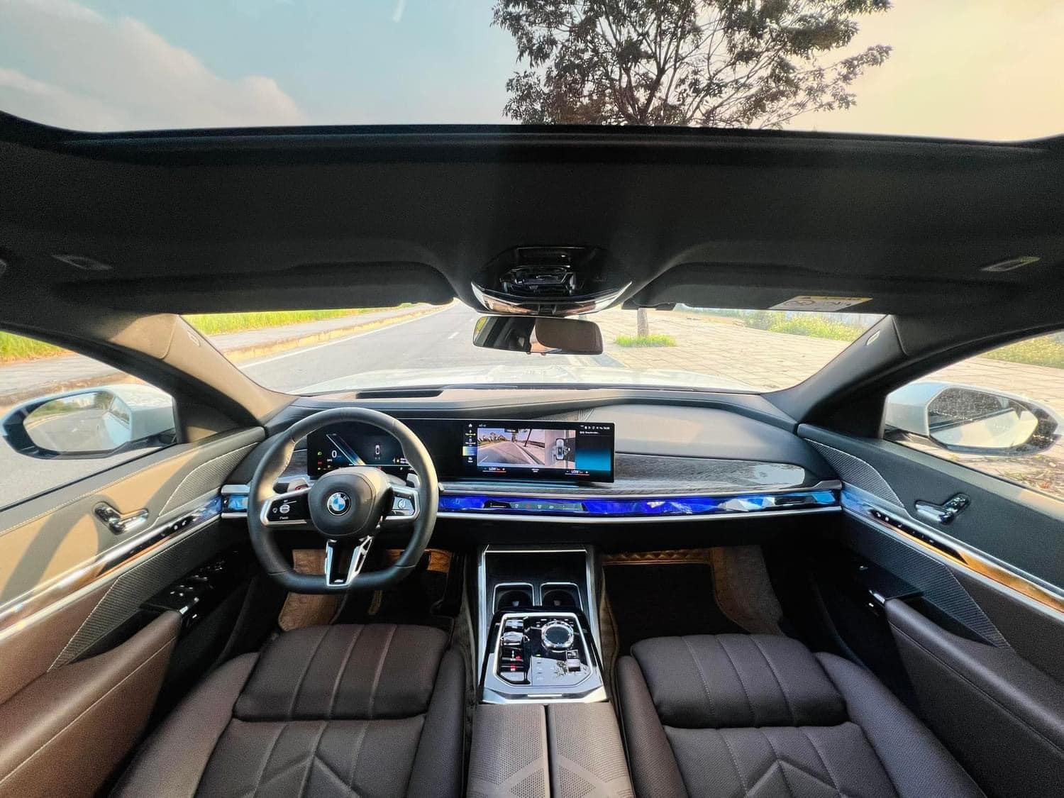 Chỉ sau 3 tháng lăn bánh, BMW 7-Series 2023 siêu lướt lỗ 600 triệu đồng