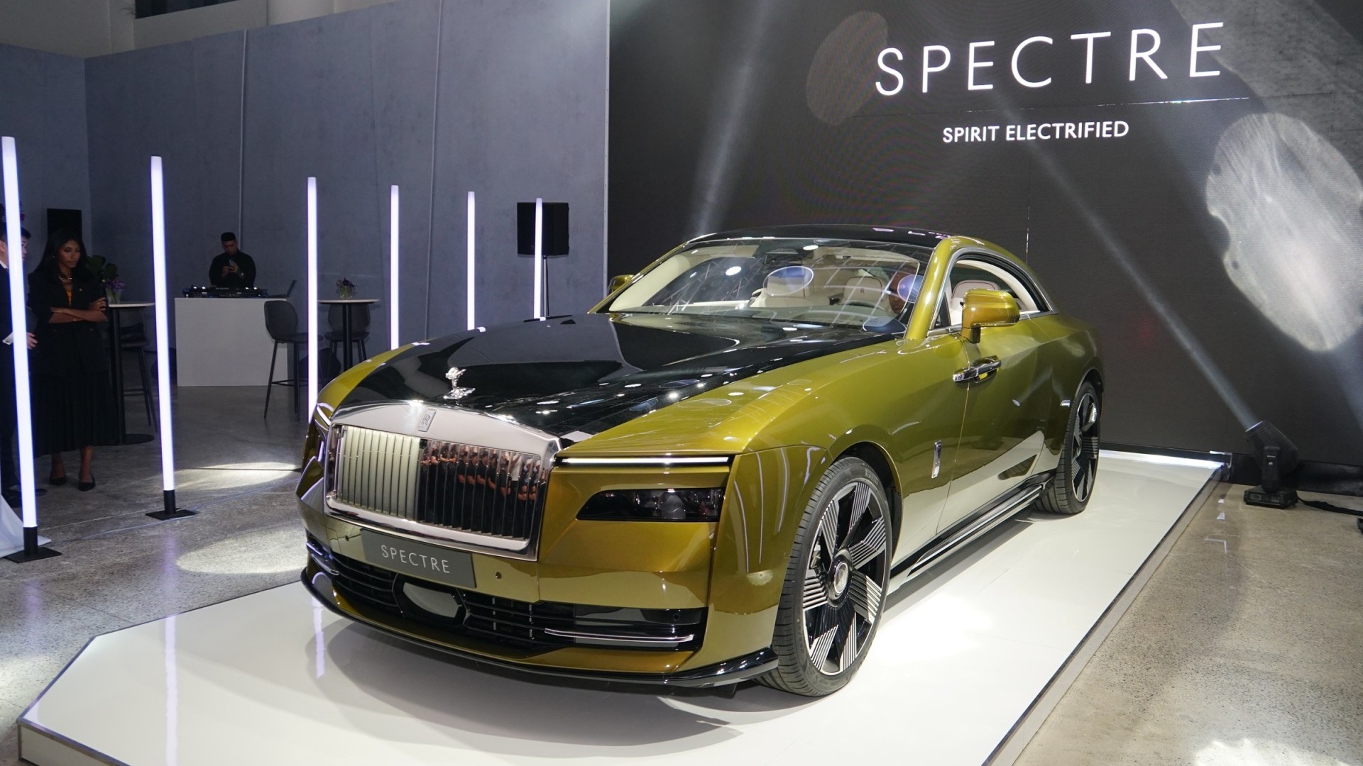 Xe điện Rolls-Royce Spectre ra mắt tại Việt Nam, giá từ 18 tỷ đồng