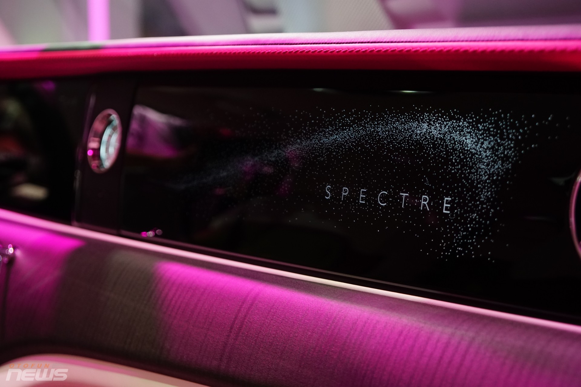 Xe điện Rolls Royce Spectre ra mắt tại Việt Nam, giá từ 18 tỷ đồng