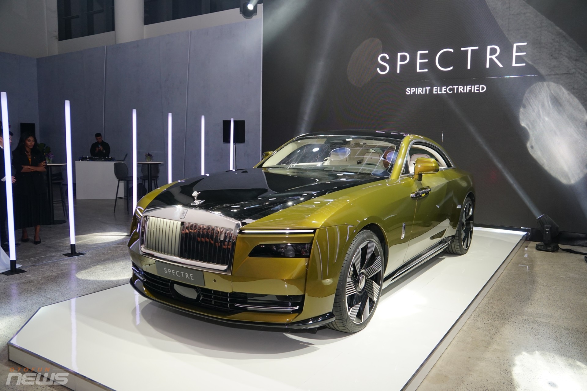 Xe điện Rolls-Royce Spectre ra mắt tại Việt Nam, giá từ 18 tỷ đồng