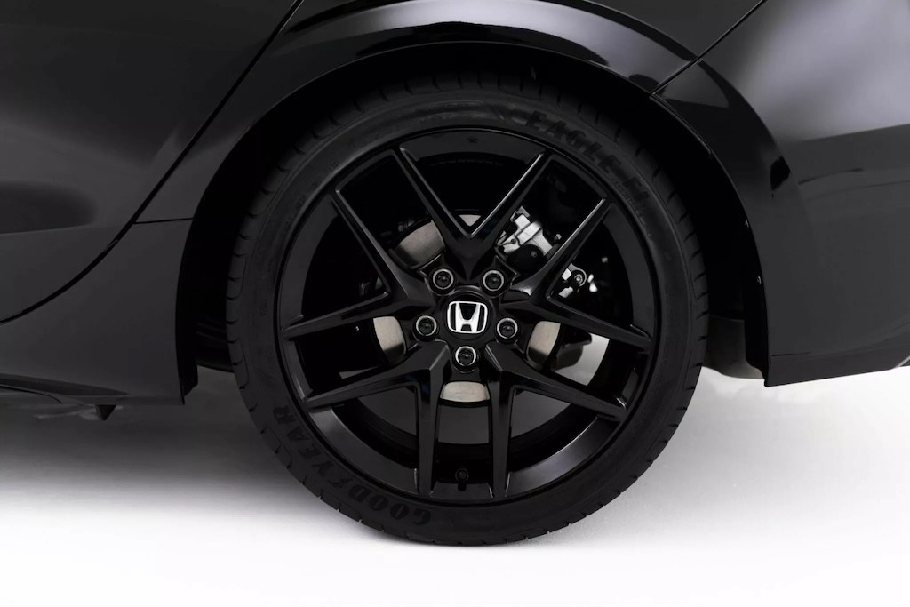 Lộ diện Honda Civic RS 2024, tăng hiệu năng thêm tùy chọn hộp số sàn