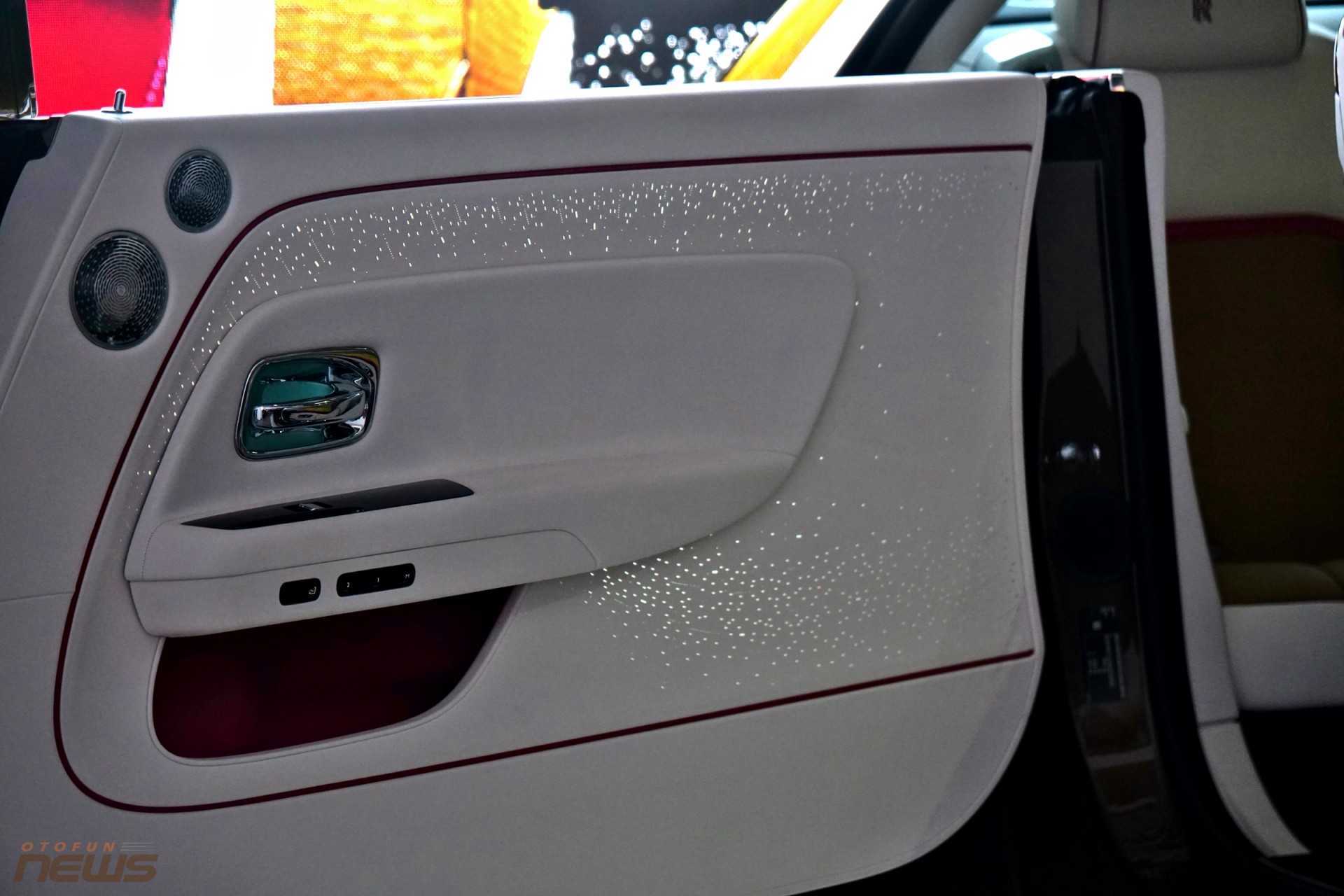 Cận cảnh Rolls-Royce Spectre 2024 - Chiếc xe điện có giá đắt nhất Việt Nam