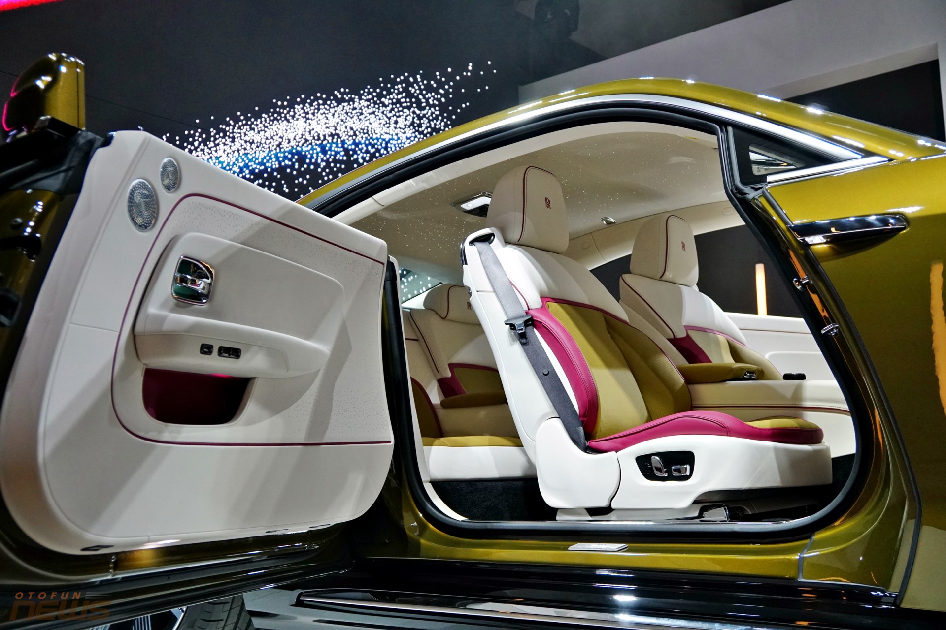 Cận cảnh Rolls-Royce Spectre 2024 - Chiếc xe điện có giá đắt nhất Việt Nam