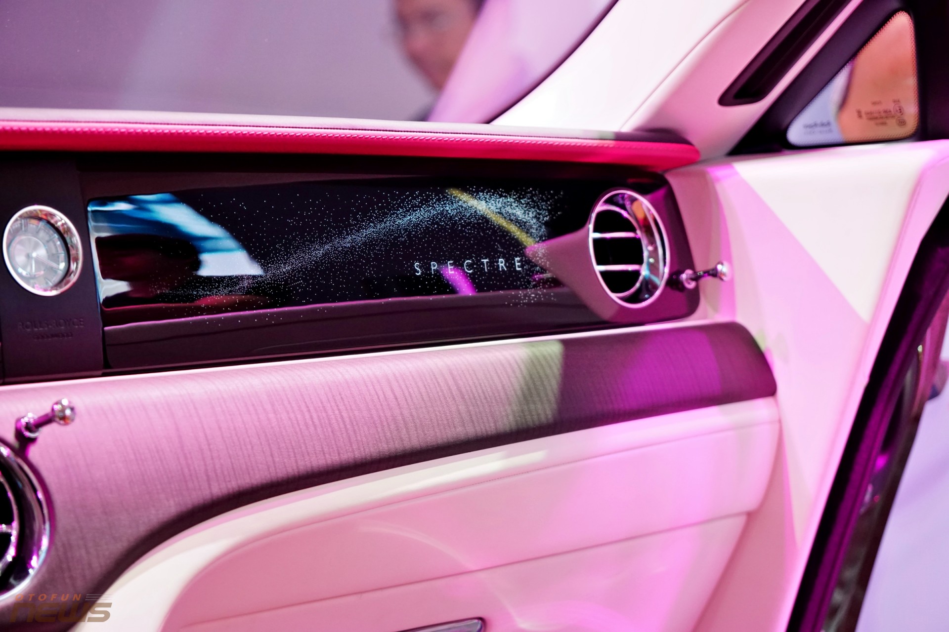 Cận cảnh Rolls-Royce Spectre 2024 - Chiếc xe điện có giá đắt nhất Việt Nam