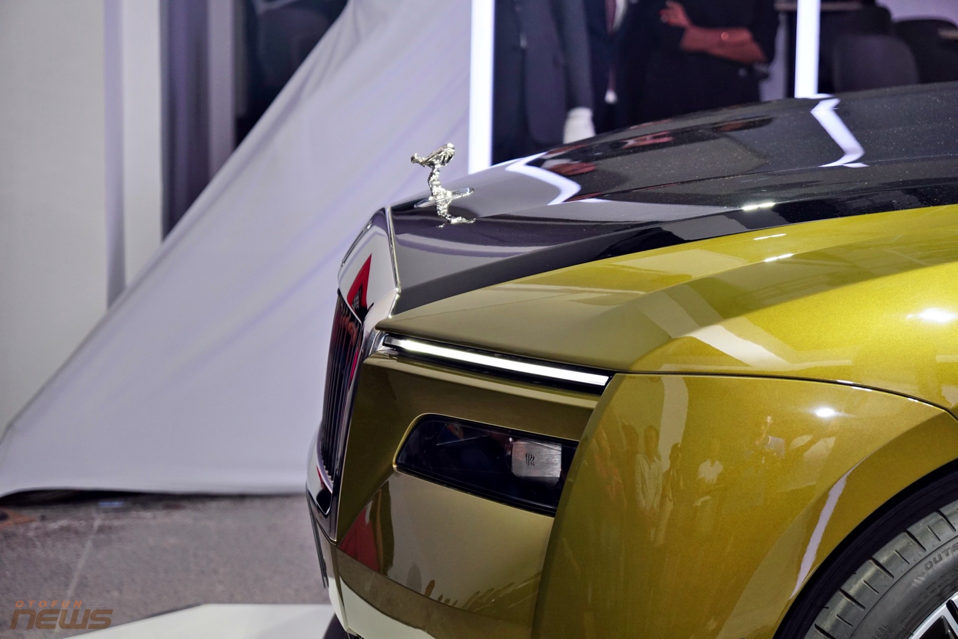 Cận cảnh Rolls-Royce Spectre 2024 - Chiếc xe điện có giá đắt nhất Việt Nam