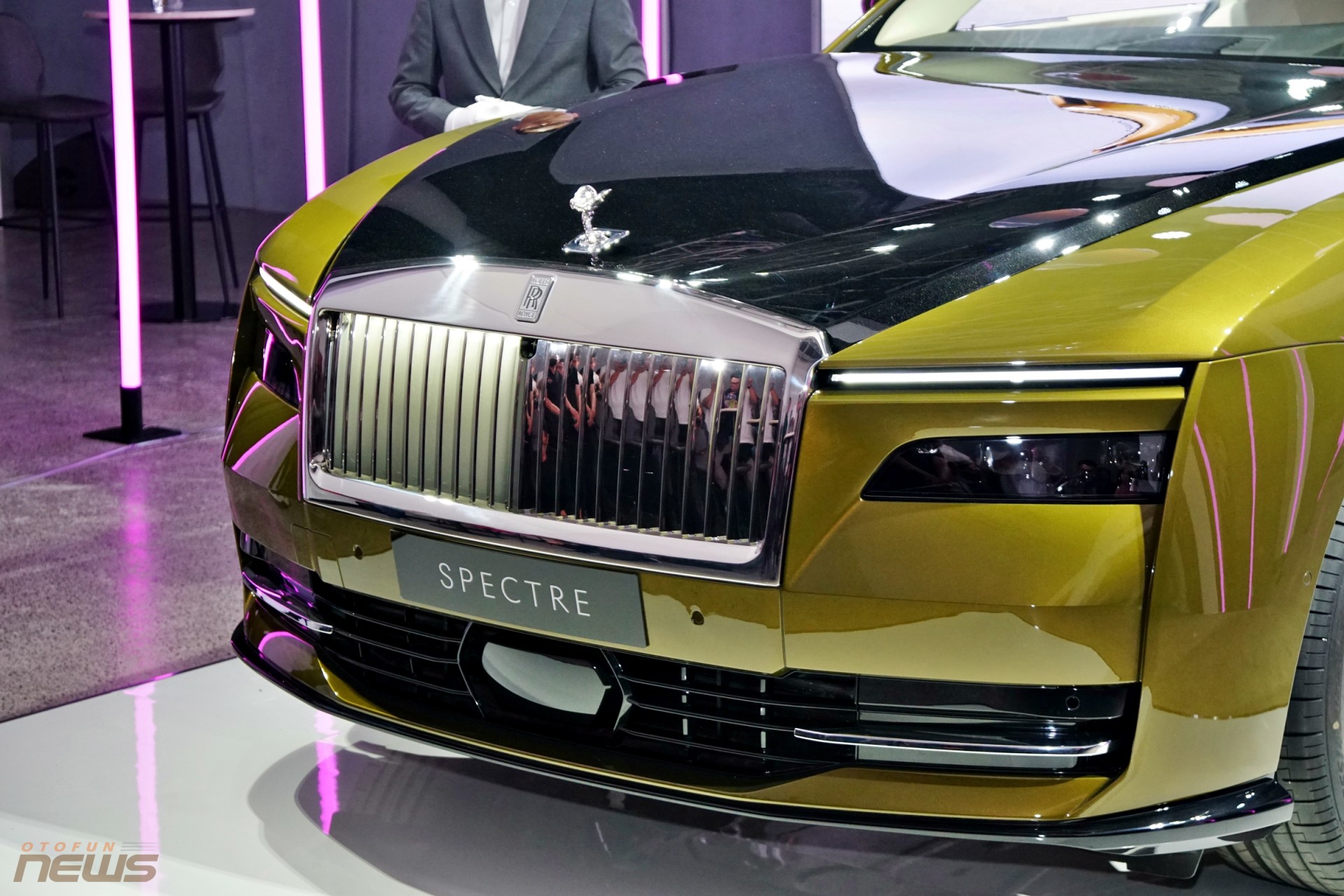 Cận cảnh Rolls-Royce Spectre 2024 - Chiếc xe điện có giá đắt nhất Việt Nam