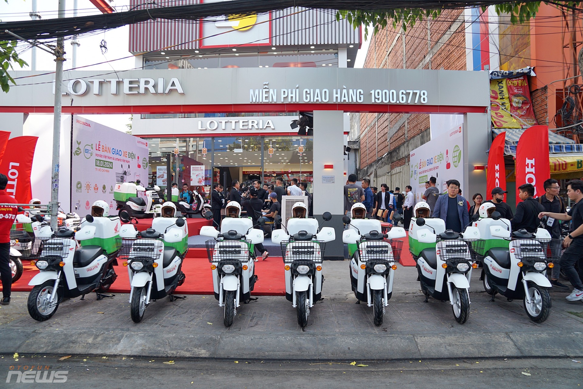 Honda Việt Nam hợp tác cùng Lotteria sử dụng xe điện khi giao hàng