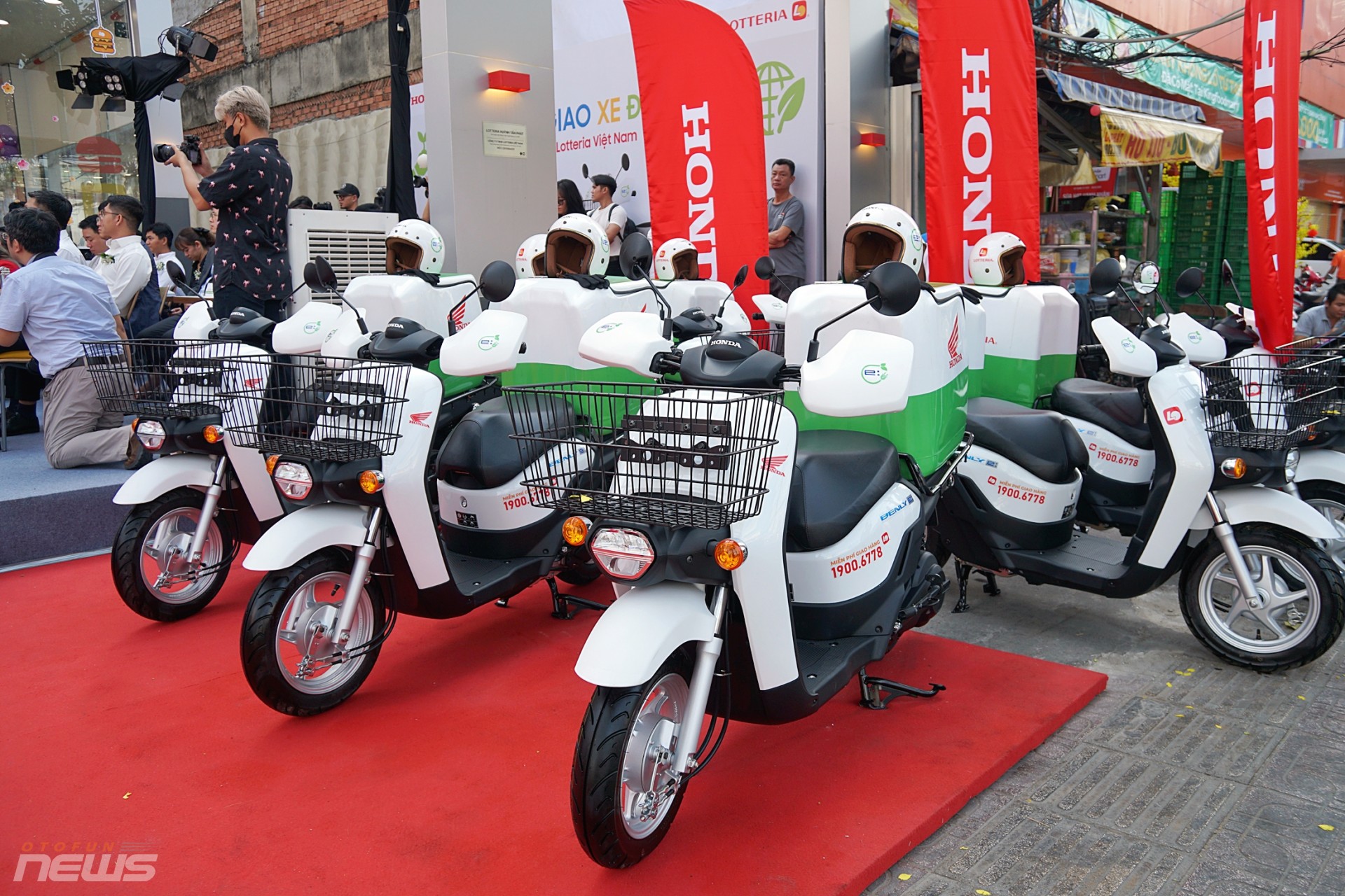 Honda Việt Nam hợp tác cùng Lotteria sử dụng xe điện khi giao hàng