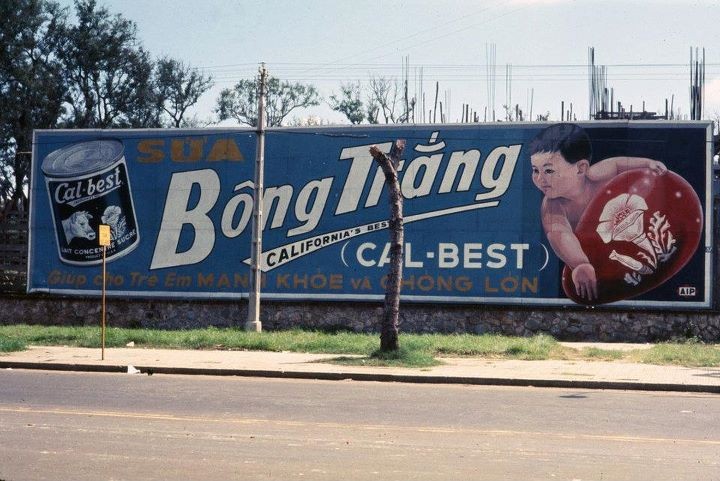 Áp phích vẽ tường thế kỷ trước lộ diện ở Hà Nội gợi nhớ giai đoạn đầu ngành quảng cáo ngoài trời bùng nổ