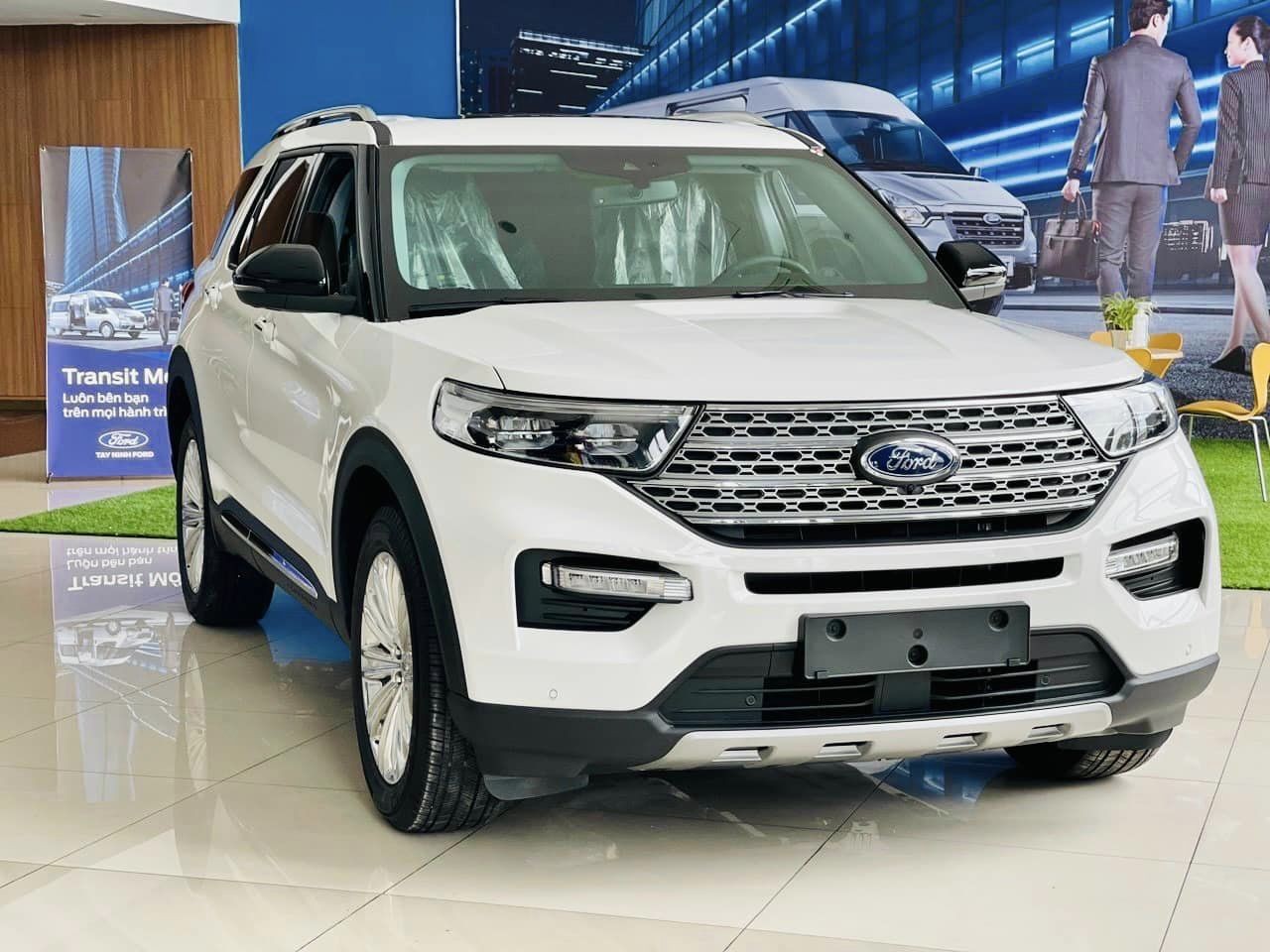 Ford Explorer giá sốc lên tới 440 triệu đồng