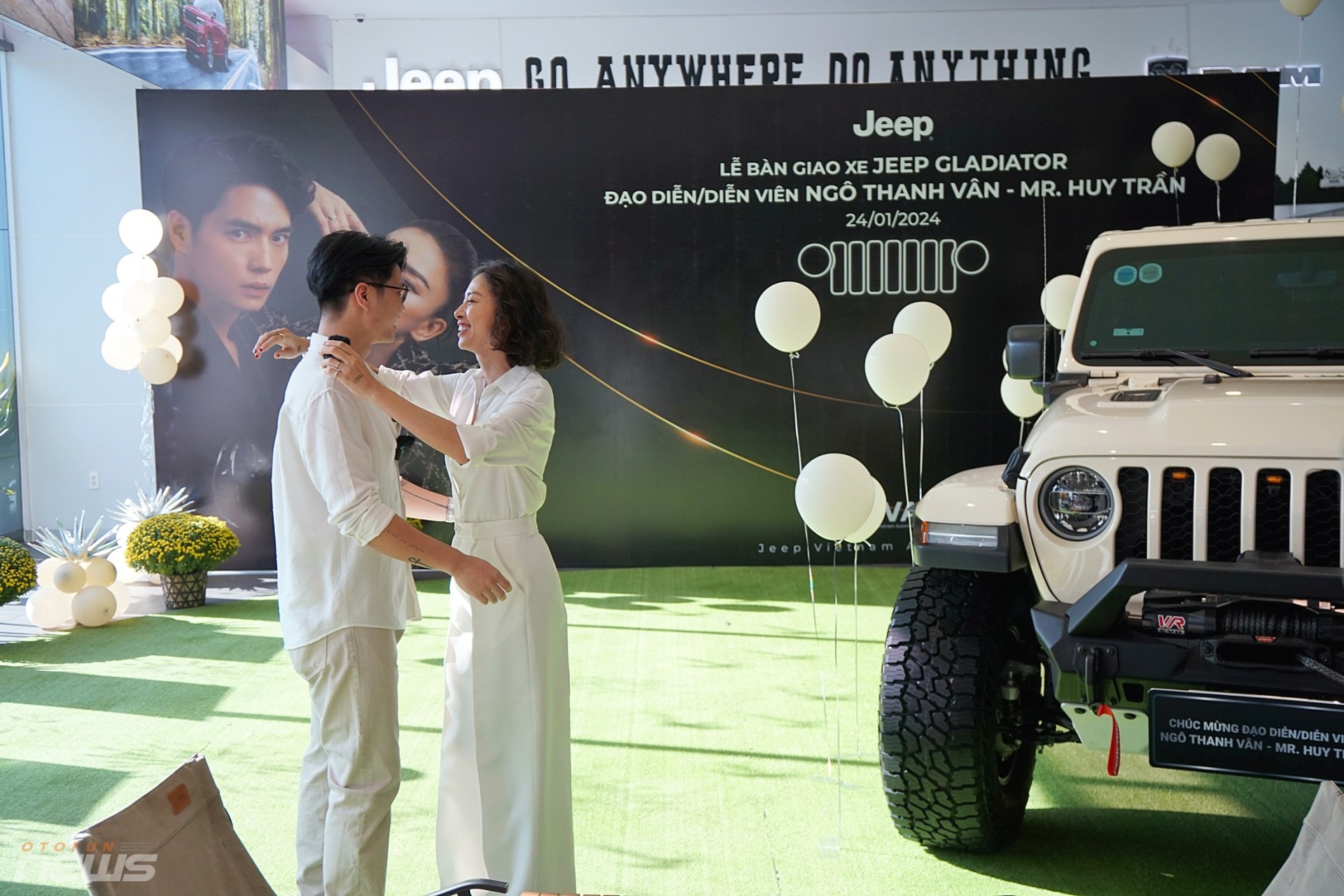 'Đả nữ' Ngô Thanh Vân được tặng Jeep Gladiator