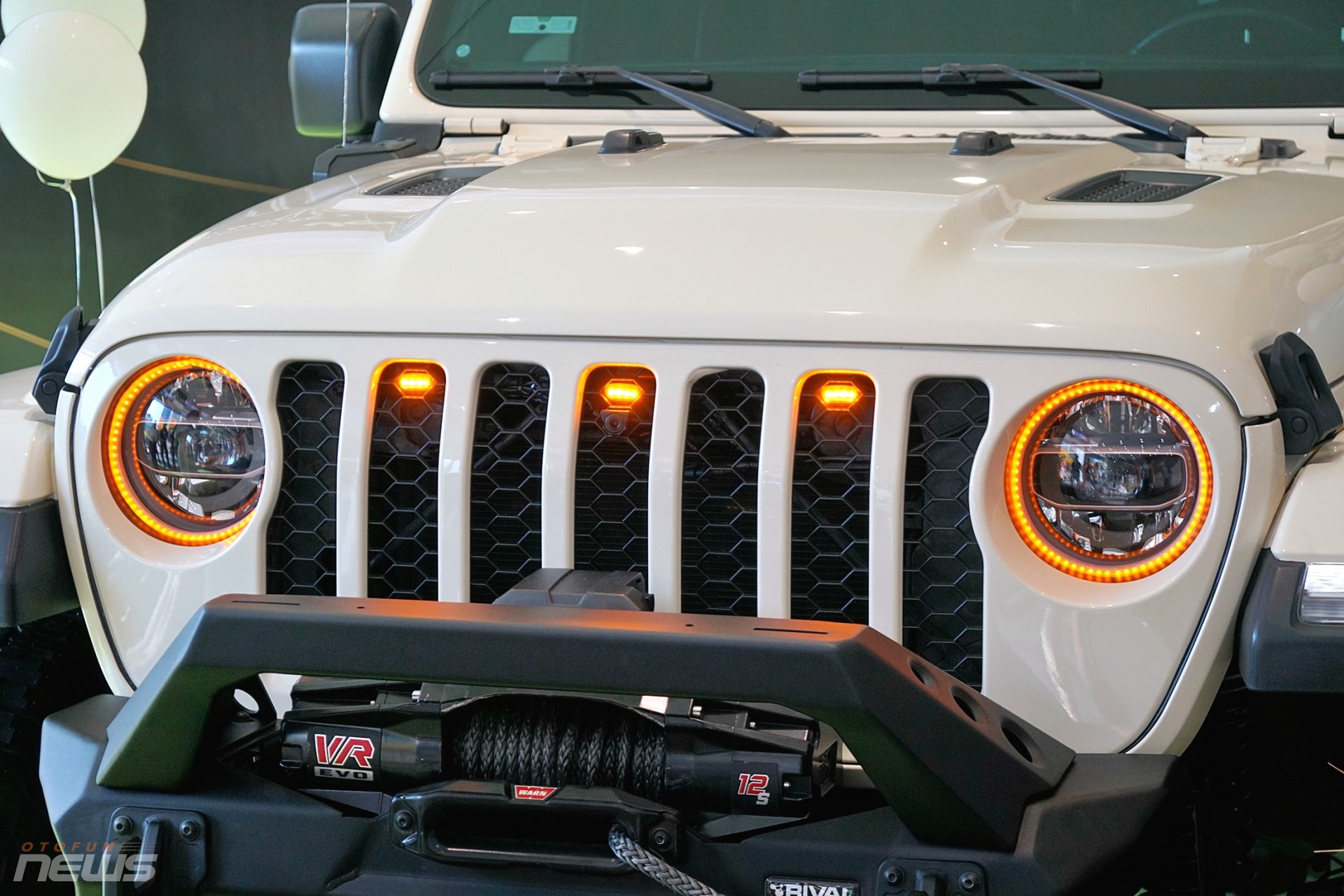 'Đả nữ' Ngô Thanh Vân được tặng Jeep Gladiator