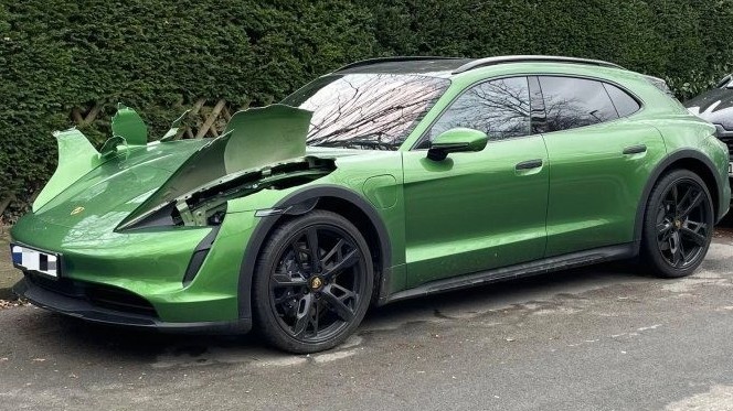 Xe điện Porsche Taycan bị trộm đèn để trồng cần sa