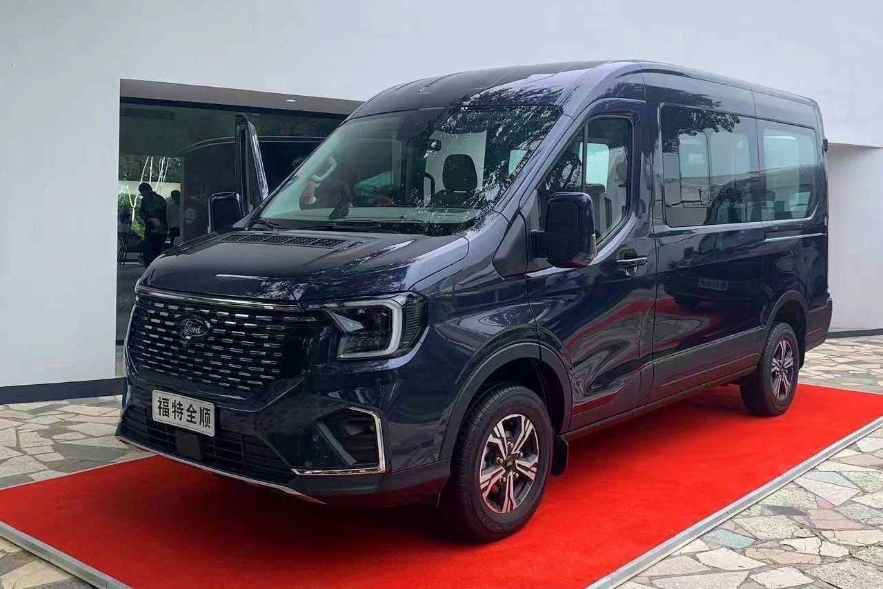 Ford Transit 2024 đã về nhà máy Việt Nam