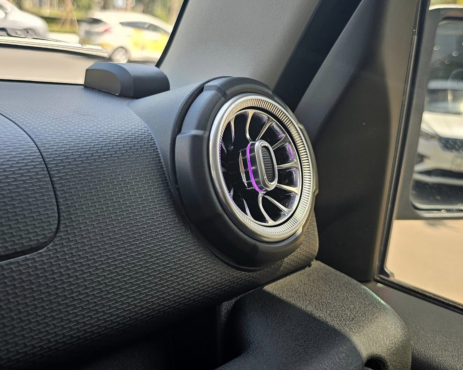 Chi tiết Suzuki Jimny 'hô biến' thành Mercedes-AMG G63 tại Việt Nam