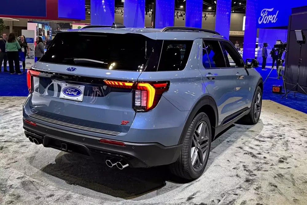 Cận cảnh Ford Explorer 2025 vừa ra mắt, có thêm tính năng lái bán tự động