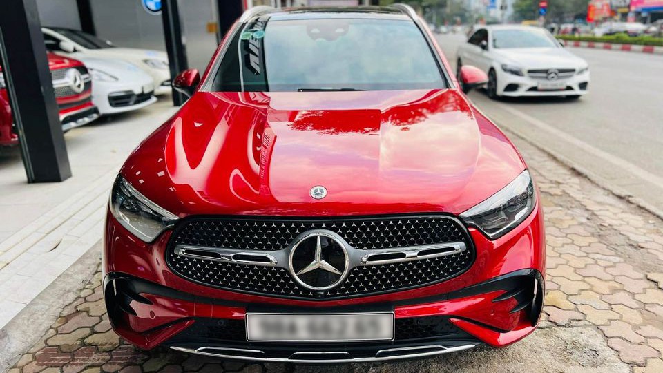 Mercedes-Benz GLC 300 2023 mất hơn 500 triệu đồng sau lăn bánh 5.000 km