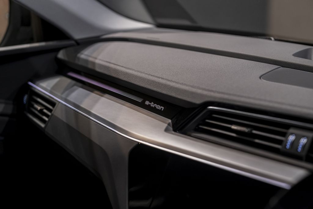 Xe điện Audi Q8 e-tron 2024 sắp ra mắt Việt Nam với giá dự kiến 3,8 tỷ đồng