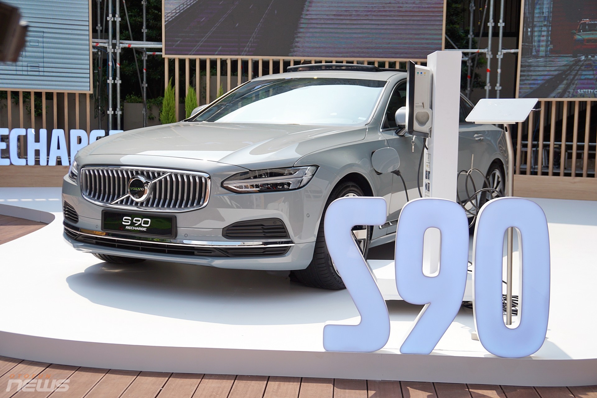 Volvo S90 Recharge ra mắt khách hàng Việt với giá 2,89 tỷ đồng