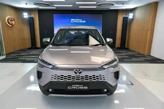 Lộ ảnh hàng trăm xe Toyota Corolla Cross 2024 cập cảng Việt Nam