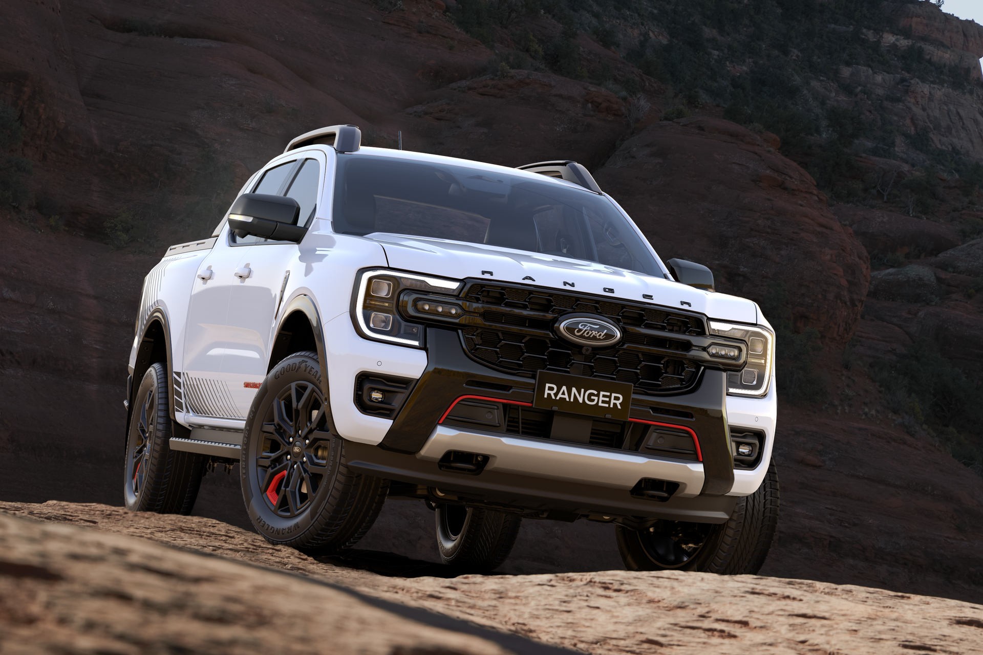 Ford ra mắt bộ đôi Ranger Stormtrak và Everest Platinum tại Việt Nam