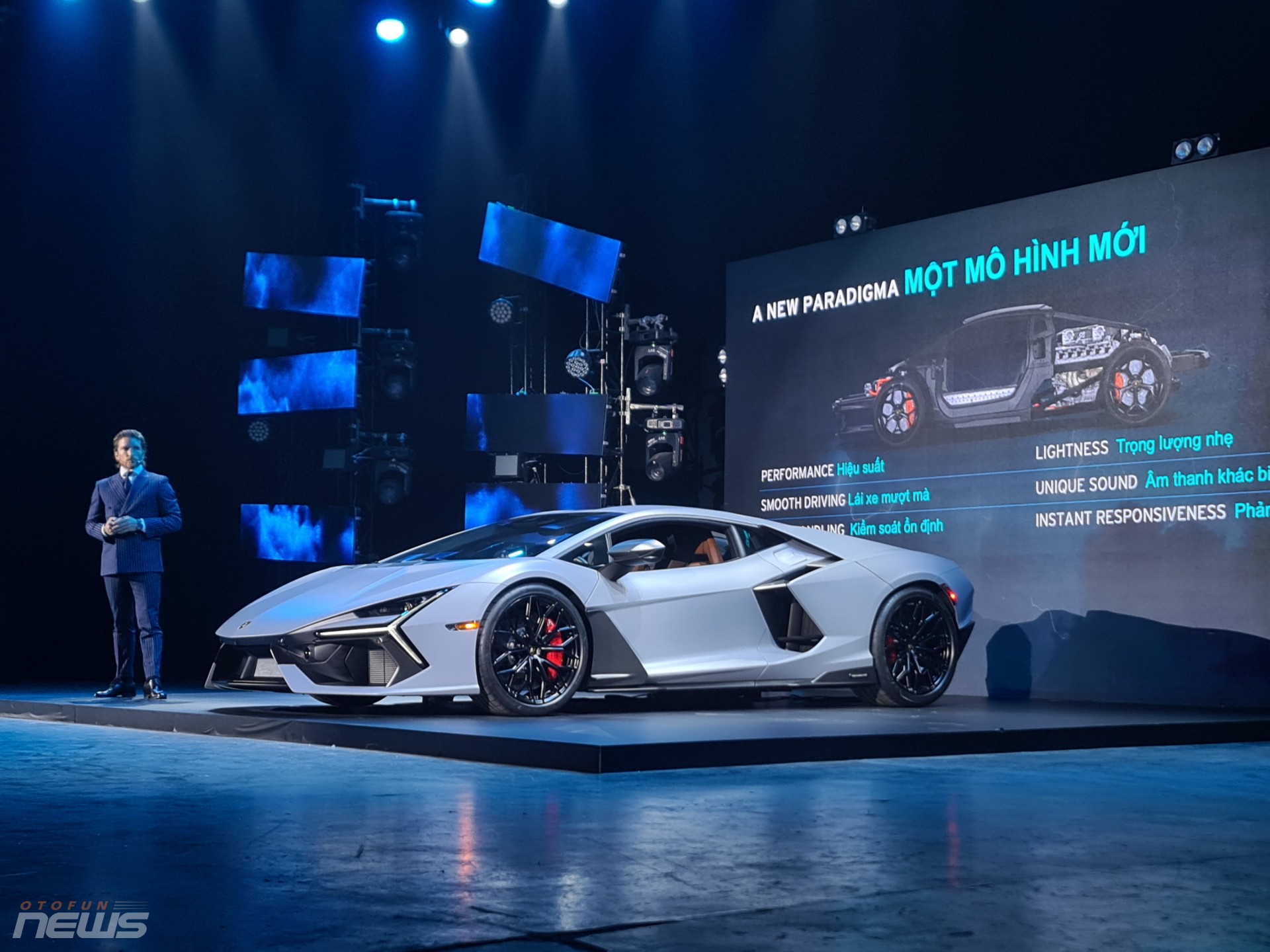 Siêu bò Lamborghini Revuelto được chào bán tại Việt Nam với giá 44 tỷ đồng