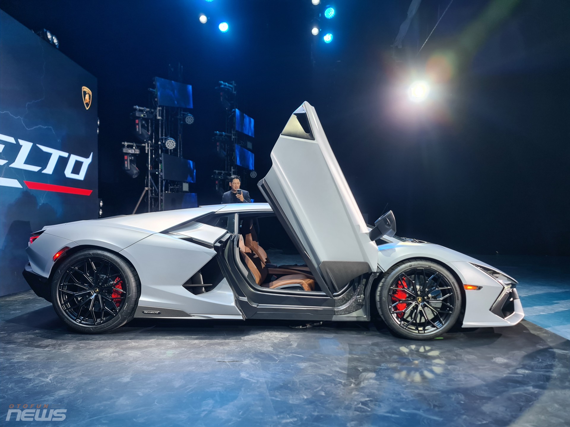 Cửa cắt kéo Lamborghini Revuelto gặp lỗi, nguy cơ gây thương tích cho người dùng