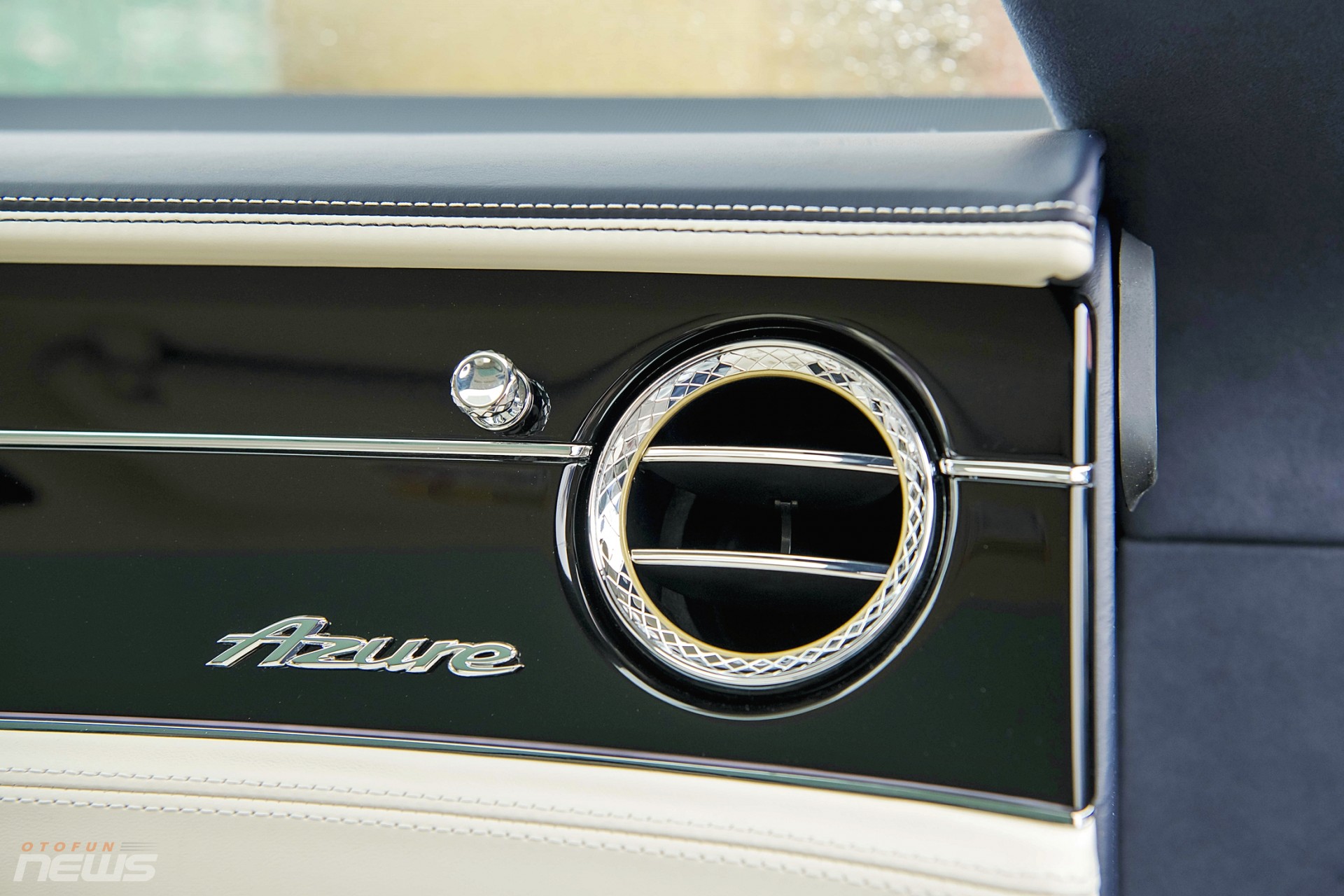 Bentley Continental GT Azure V8 đầu tiên Việt Nam đã xuất hiện