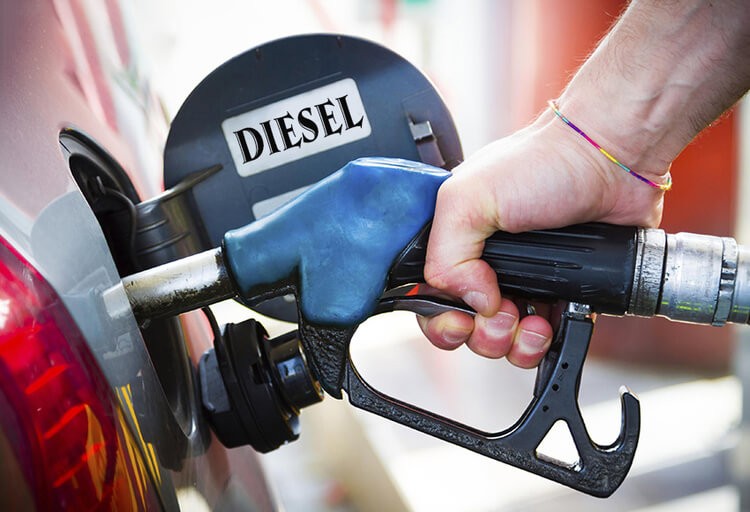 Người dùng ô tô Việt Nam gian nan tìm dầu diesel 0,001S cho xe đạt chuẩn khí thải mới