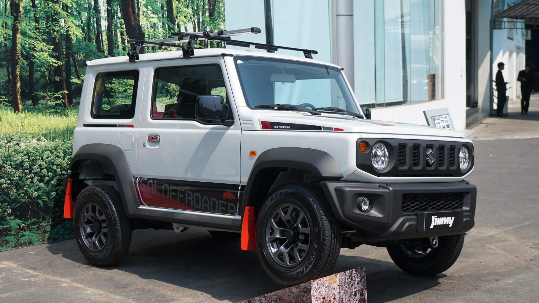 Giá lăn bánh Suzuki Jimny lên tới hơn 900 triệu đồng
