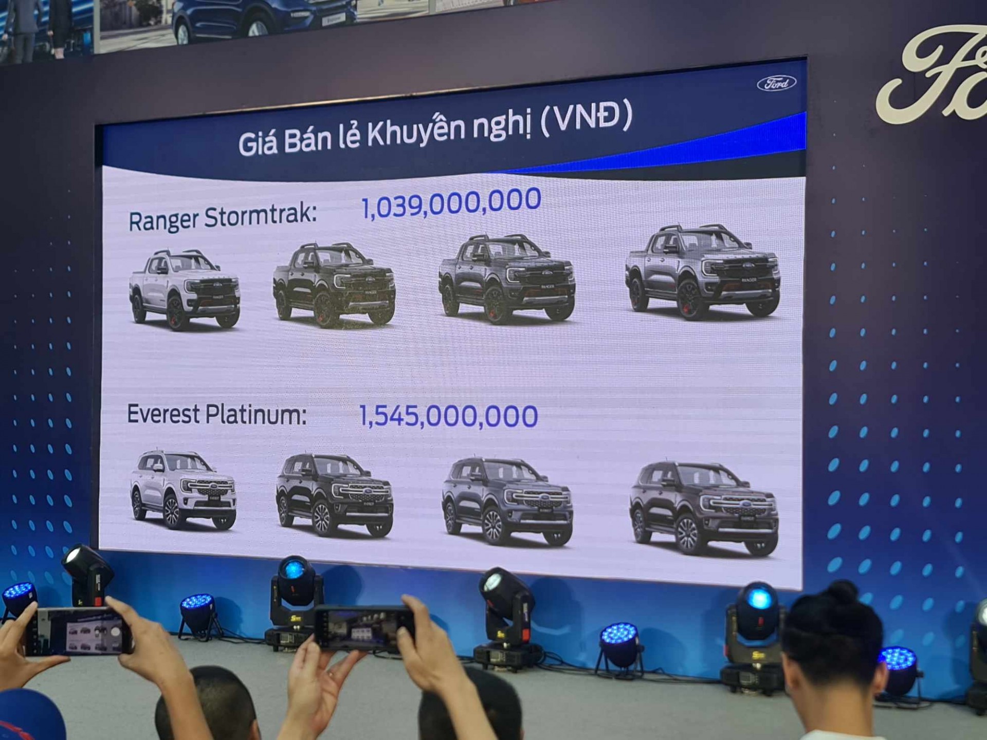 Ford Việt Nam công bố giá Ranger Stormtrak và Everest Platinum