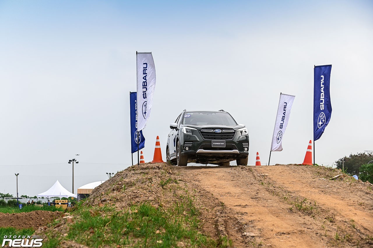 Cùng Subaru Forester lội nước, đi vách nghiêng, leo dốc cao tại thủ đô Hà Nội Cùng Subaru Forester lội nước, đi vách nghiêng, leo dốc cao tại thủ đô Hà Nội