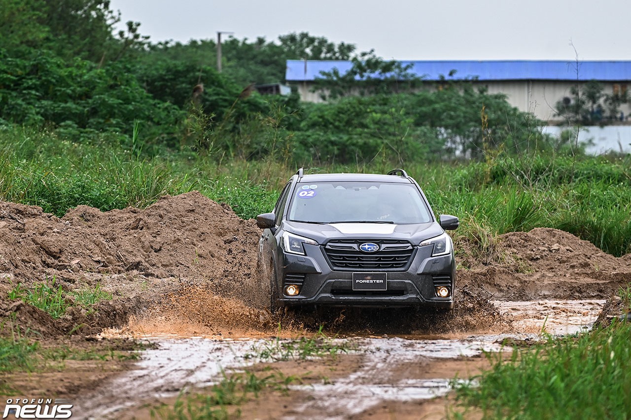 Cùng Subaru Forester lội nước, đi vách nghiêng, leo dốc cao tại thủ đô Hà Nội Cùng Subaru Forester lội nước, đi vách nghiêng, leo dốc cao tại thủ đô Hà Nội