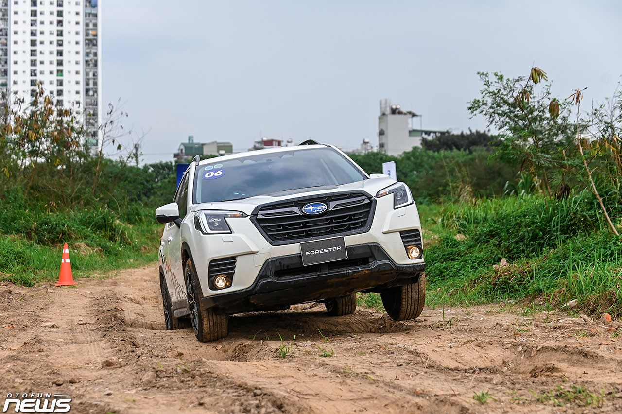 Cùng Subaru Forester lội nước, đi vách nghiêng, leo dốc cao tại thủ đô Hà Nội Cùng Subaru Forester lội nước, đi vách nghiêng, leo dốc cao tại thủ đô Hà Nội