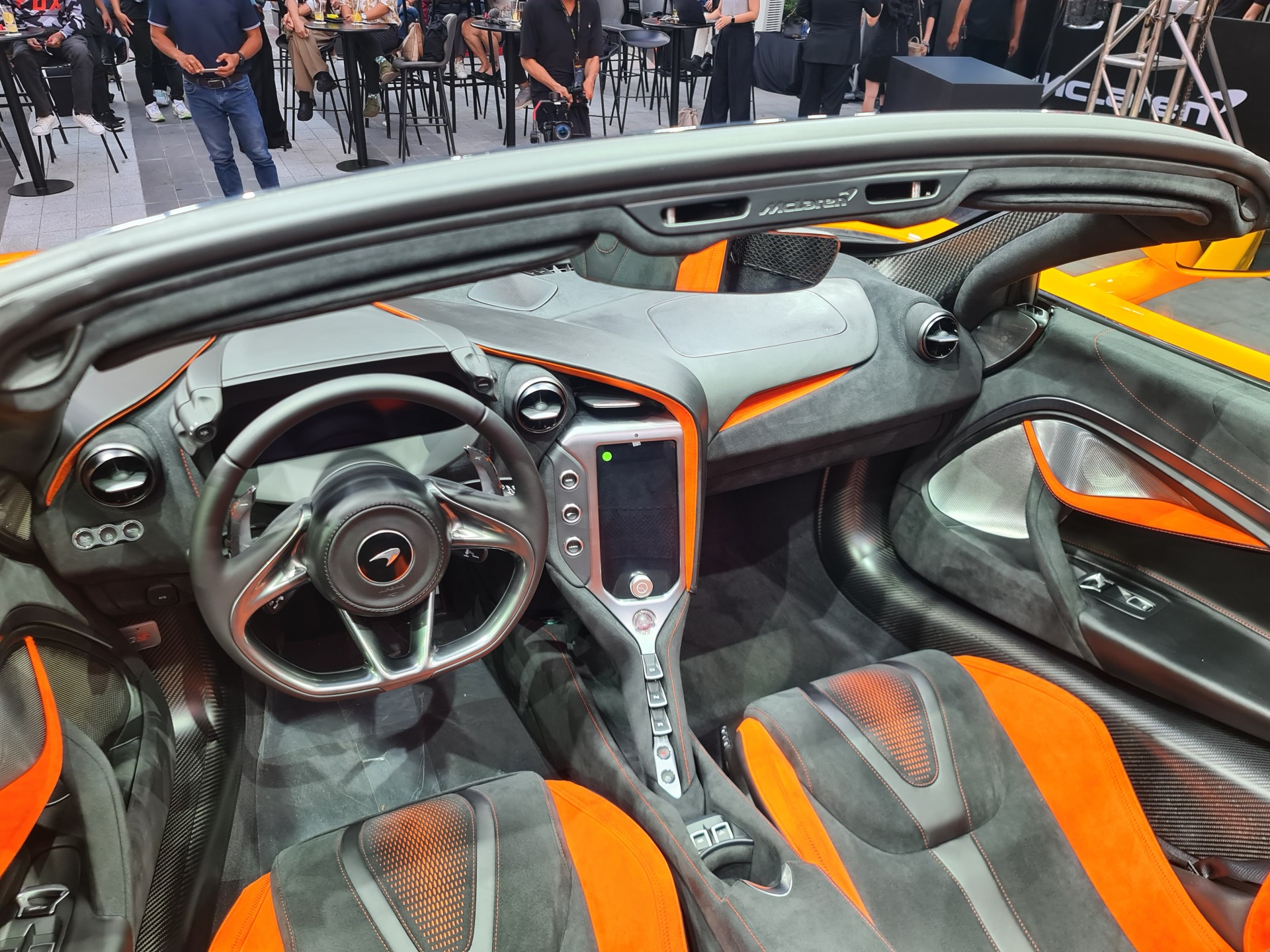 Siêu xe McLaren 750S Spider ra mắt tại Việt Nam với giá bán khởi điểm từ 21,7 tỷ đồng